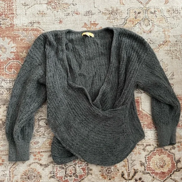 Urban Outfitters faux mohair knit long sleeve top - Picture 2 of 5